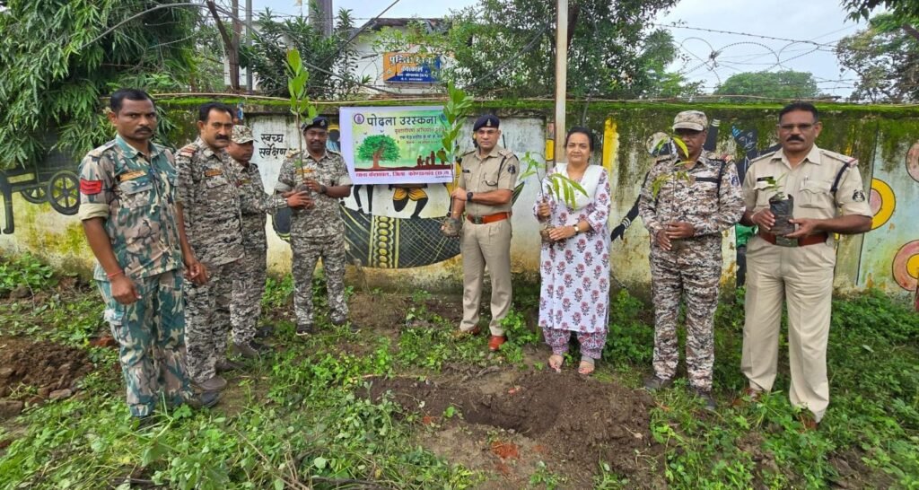 केशकाल | शहीद जवानों की स्मृति में पोदला उरस्कना अभियान के तहत पुलिस ने किया पौधरोपण