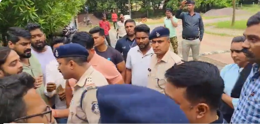 Chhattisgarh | देवेंद्र यादव का निवास पुलिस छावनी में तब्दील, विधायक ने X पर किया पोस्ट