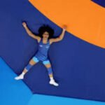 Breaking | भारत की ओलंपिक में स्वर्ण पदक की उम्मीद टूटी, विनेश फोगाट अयोग्य घोषित