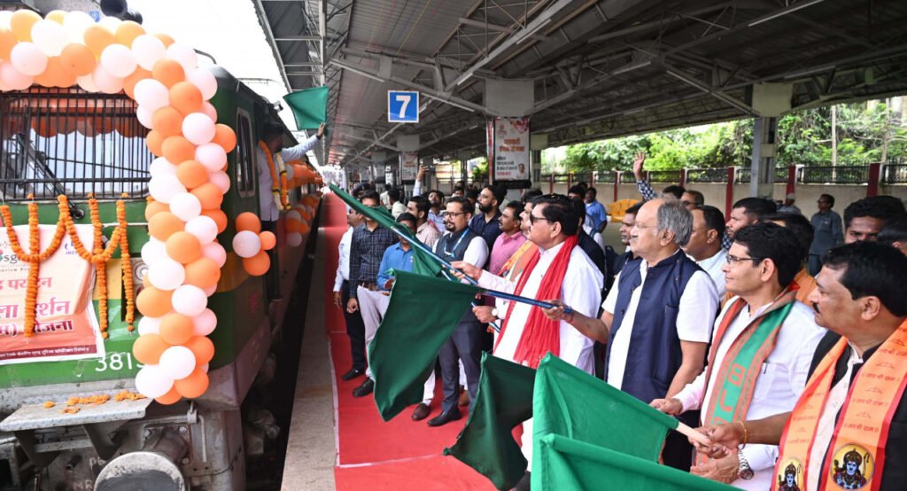 श्री रामलला दर्शन योजना : छत्तीसगढ़ के 850 श्रद्धालु अयोध्या के लिए रवाना राजस्व मंत्री वर्मा और खाद्य मंत्री बघेल