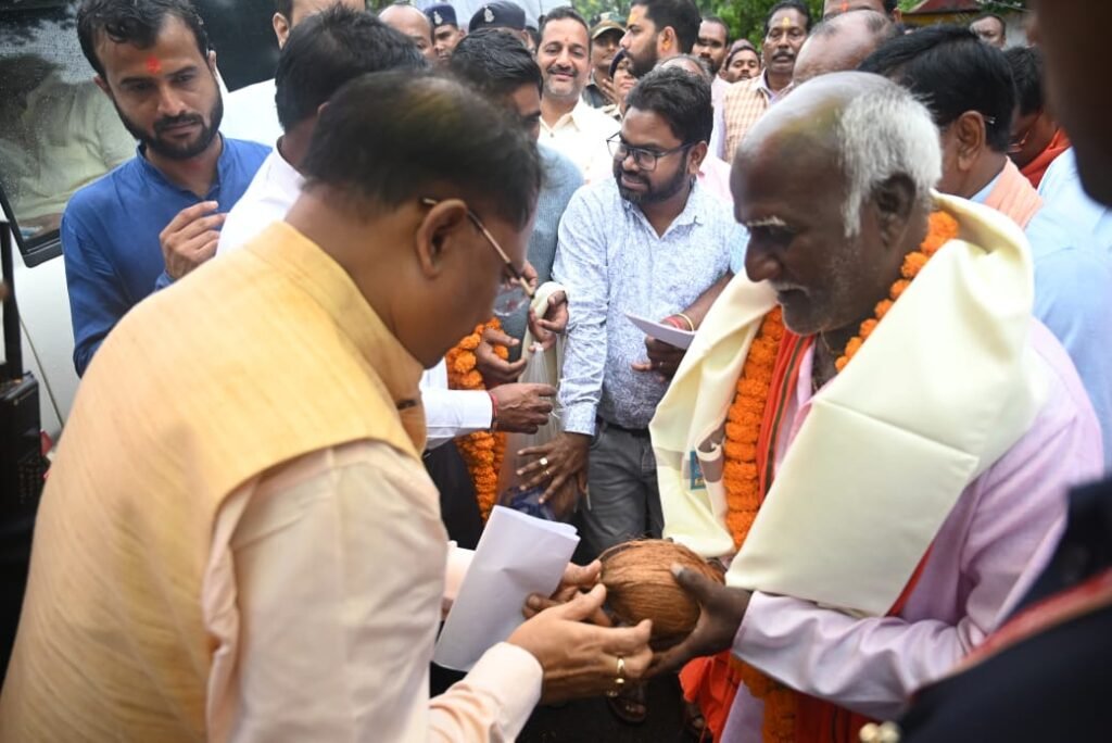 CG News : मुख्यमंत्री साय के हाथो दिव्यांगजनों को मिला निःशुल्क बस पास