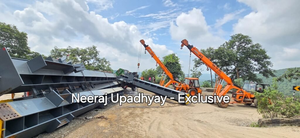 BIG BREAKING NEWS | केशकाल घाटी में वाहनों की आवाजाही ठप्प, 2 क्रेन लगाकर ट्रेलर को हटवाने की कवायद शुरू….