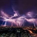 तीव्र गरज और गाज (आकाशीय बिजली) से बचने के लिए क्या करें (Do’s) और क्या ना करें (Don’ts)
