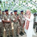 रायपुर : केंद्रीय गृह एवं सहकारिता मंत्री अमित शाह ने आज छत्तीसगढ़ के नवा रायपुर में सुरक्षा बलों के जवानों के साथ संवाद किया