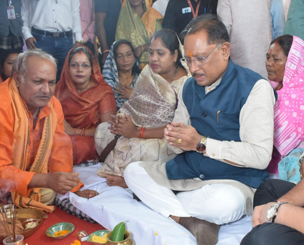 रायपुर : मुख्यमंत्री विष्णुदेव साय ने दुलदुला में 3 करोड़ से अधिक के विकास कार्यों का किया लोकार्पण व भूमिपूजन