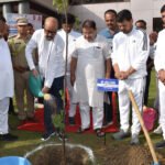 रायपुर : भागदौड़ और तनावपूर्ण जिंदगी में खुद को स्वस्थ रखने का सबसे आसान उपाय है योग – राज्यपाल रमेन डेका का बयान