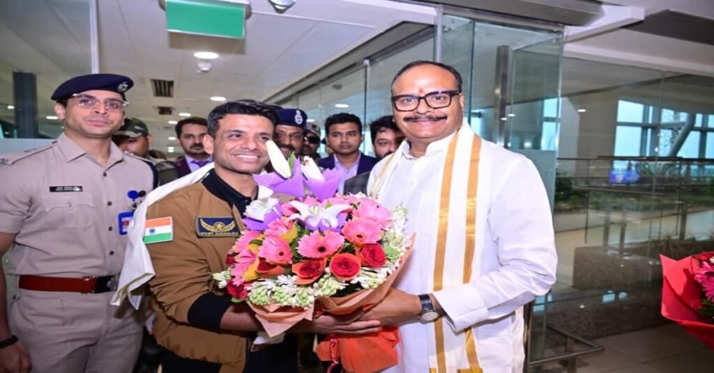 स्वागतम् लखनऊ के लाल : अपने शहर पहुंचे शुभांशु शुक्ला, एयरपोर्ट पर किया गया भव्य स्वागत, डिप्टी सीएम समेत माता पिता रहे एयरपोर्ट पर मौजूद