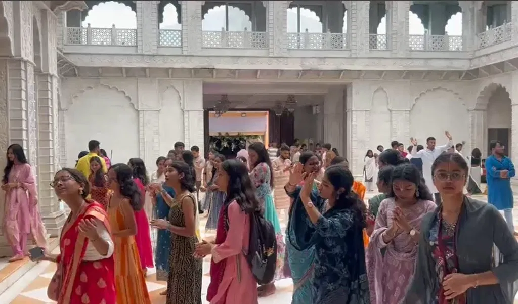 Krishna Janmashtami 2025 : कृष्ण जन्माष्टमी पर राजधानी के मंदिरों में धूम, इस्कॉन मंदिर में खास तैयारी… यहां भक्तों के लिए बना 1100 किलो मालपुआ