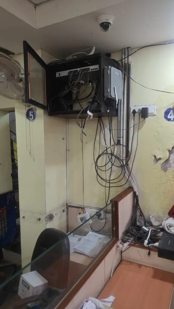 Crime News : Bank में घुसे चोर, लॉकर तोड़ने का असफल प्रयास, बैंक कर्मचारी पहुंचे तो उड़ गए होश