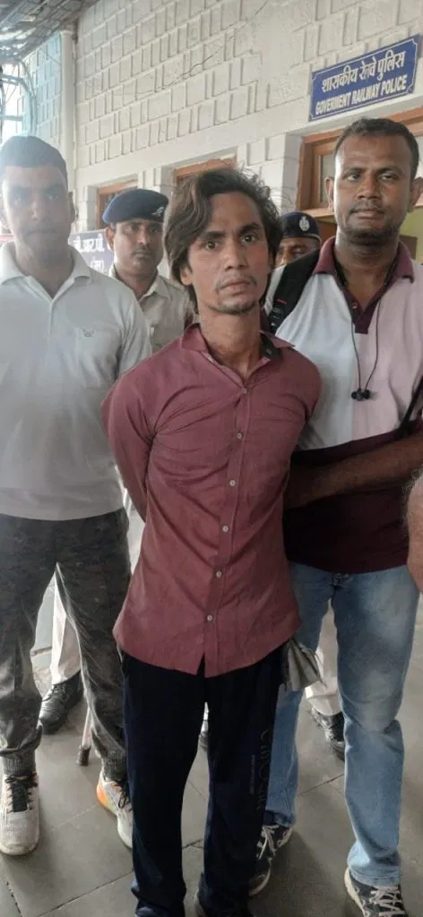 रायपुर : AIIMS से फरार हत्या का आरोपी कैदी करण पोर्ते ट्रेन से गिरफ्तार, IG RPF की अहम भूमिका