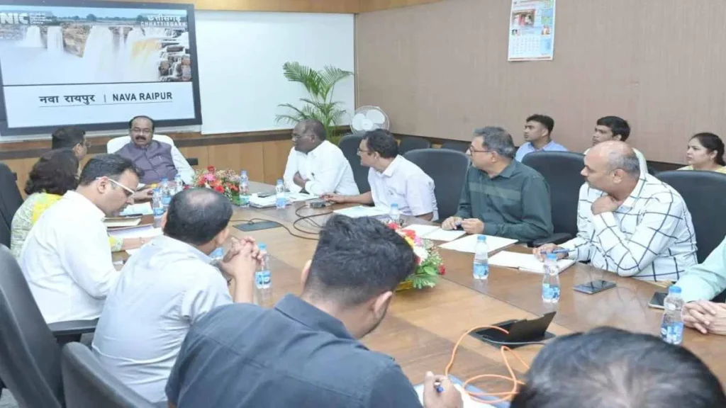 उप मुख्यमंत्री ने ली नगरीय निकायों की बैठक, अरुण साव ने महापौर और नपा अध्यक्षों से कहा – अपने दफ्तरों और घरों से करें संपत्ति करों के मूल्यांकन-सुधार की शुरुआत