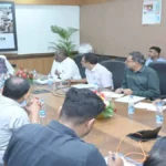 उप मुख्यमंत्री ने ली नगरीय निकायों की बैठक, अरुण साव ने महापौर और नपा अध्यक्षों से कहा – अपने दफ्तरों और घरों से करें संपत्ति करों के मूल्यांकन-सुधार की शुरुआत