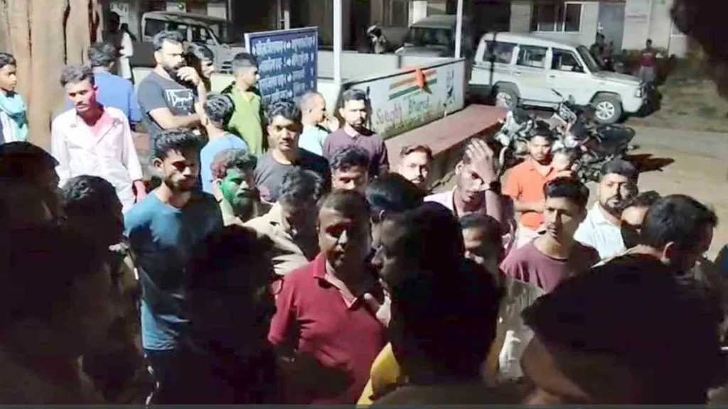 गणेश विसर्जन में हादसा : डीजे की धुन पर नाच रहे 15 साल के बच्चे की मौत, हार्टअटैक की आशंका, अस्पताल में नहीं थे डॉक्टर, लोगों ने किया जमकर हंगामा