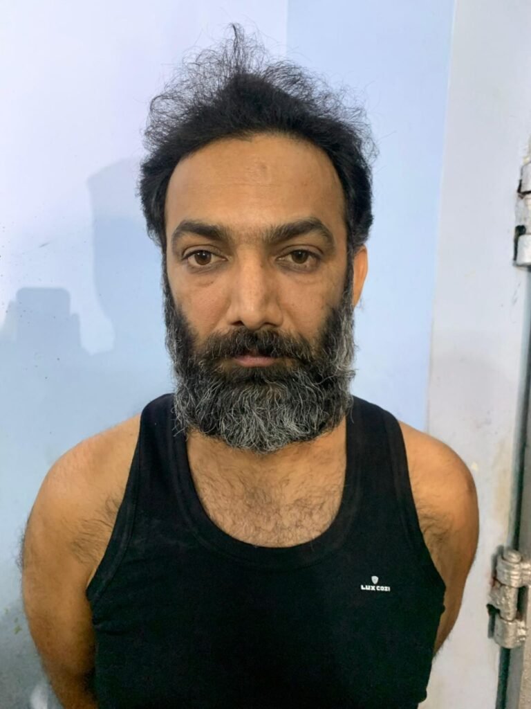 गिरफ्तारी के बाद सूदखोर वीरेंद्र तोमर बनियान में आया नजर, देखें पुलिस कस्टडी की पहली तस्वीर…