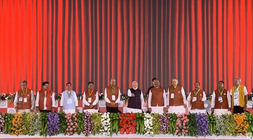 PM Modi Inaugurates New Building of Chhattisgarh Vidhan Sabha : प्रधानमंत्री नरेंद्र मोदी ने अंचल के पुरखों को किया नमन, कहा- छत्तीसगढ़ अपने स्वप्न के नए शिखर पर खड़ा है… यह एक इमारत का समारोह नहीं, जनगौरव का उत्सव है