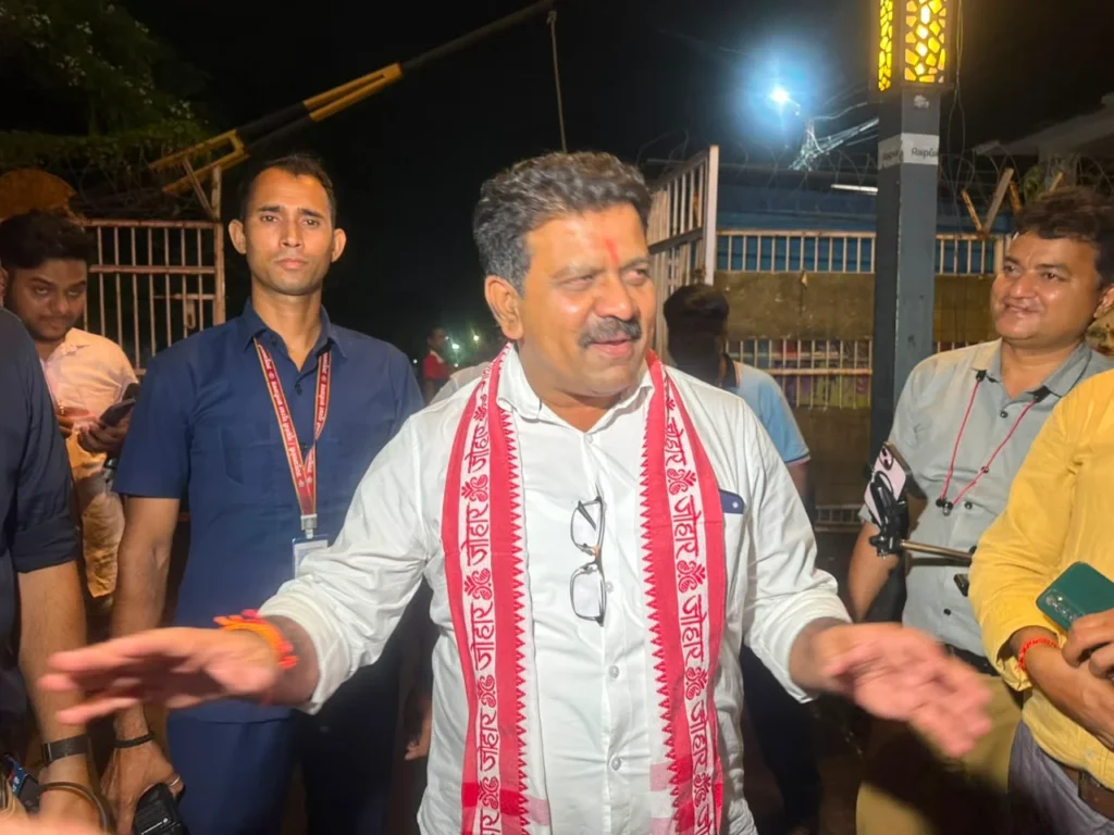 CG News : सीएम निवास में देर रात 2 बजे तक चली मैराथन बैठक, मंत्रिमंडल में फेरबदल की चर्चाओं पर मंत्री रामविचार नेताम बोले- सब सेफ है, छत्तीसगढ़ सेफ है…