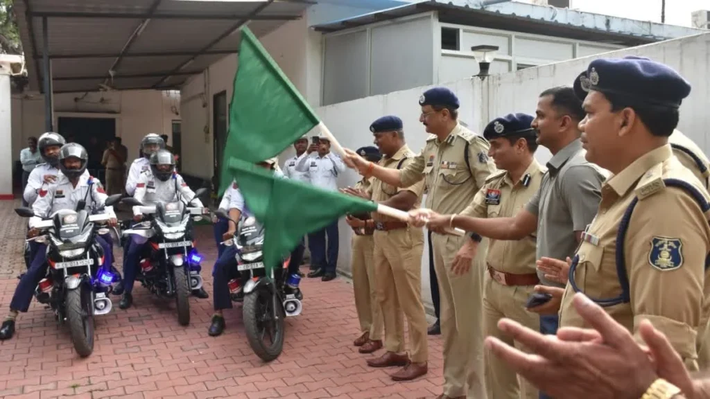 Raipur News : राजधानी में जाम क्लियर कराने तुरंत पहुंचेगी QRT, ट्रैफिक पुलिस को मिली 10 नई तेज रफ्तार बाइक्स