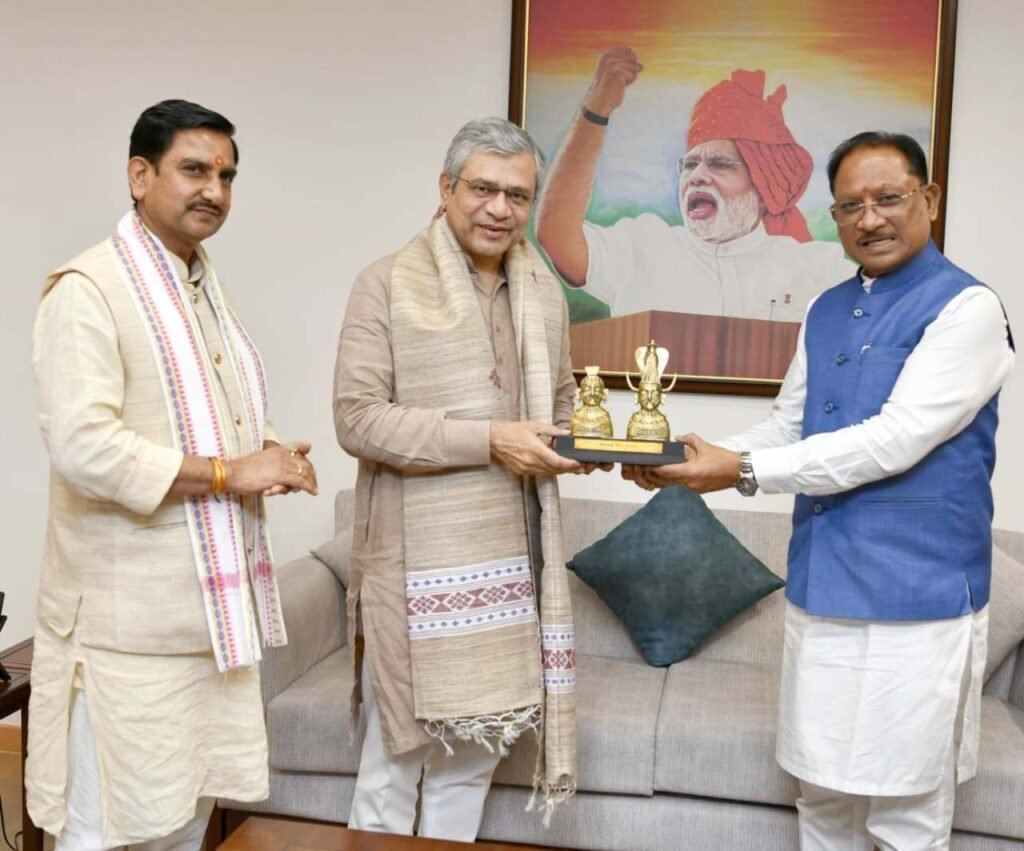 CG News: रेल मंत्री वैष्णव से मिले सीएम साय, कहा – छत्तीसगढ़ के संतुलित और समावेशी विकास का मजबूत आधार बनेगा रेल नेटवर्क का विस्तार