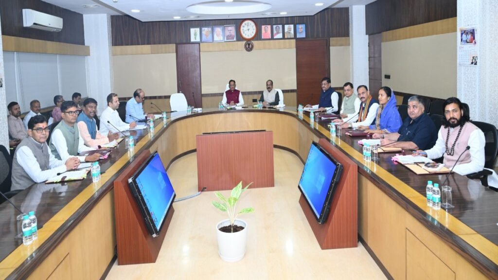 साय कैबिनेट का बड़ा फैसला : तृतीय श्रेणी पदों की सीधी भर्ती में अग्निवीरों को 10% आरक्षण, खाद की सुचारू आपूर्ति के लिए बनेगी मंत्री-मंडलीय उप समिति